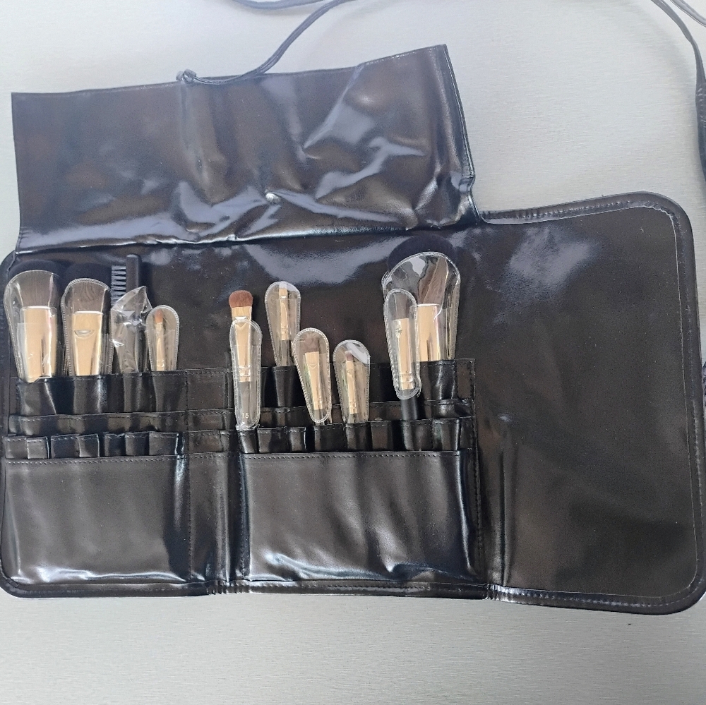 Future Professionals Makeup Academy Brushes
